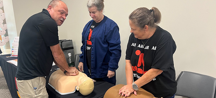 People performing CPR on mannequinss